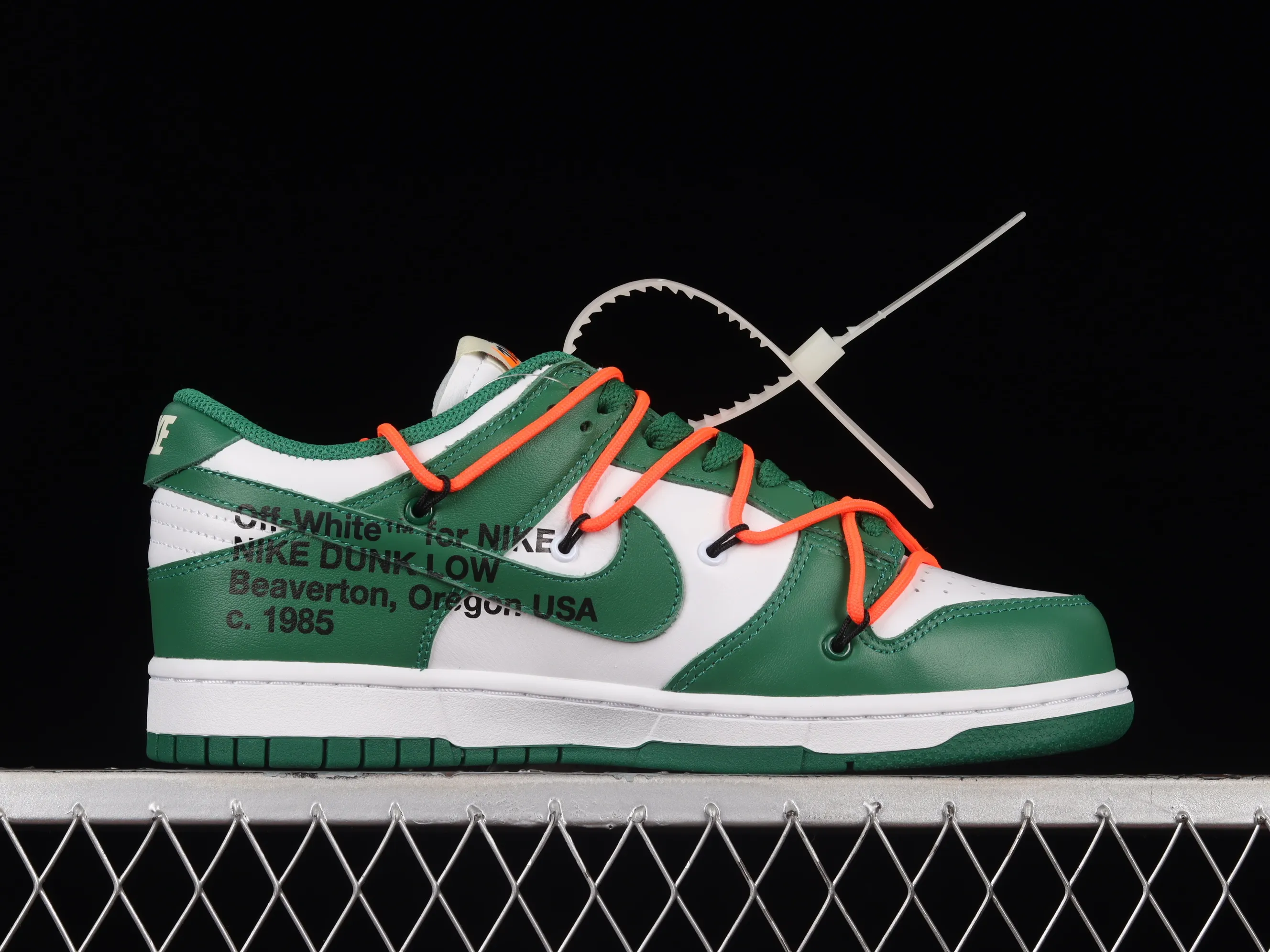 All Categories Nk SB Dunk Series Nk SB Dunk Low Low-top sneakers Pure original version OF x Futura x Dunk OW joint sneakers CT0856-100